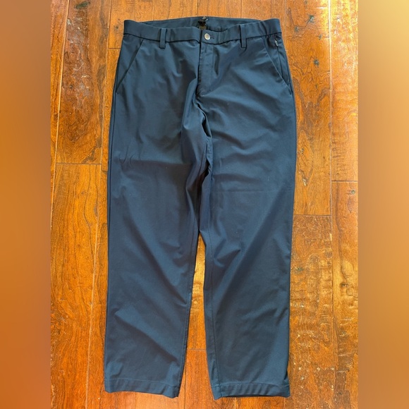 Men’s Kirkland Signature pant golf performance navy - Picture 1 of 10